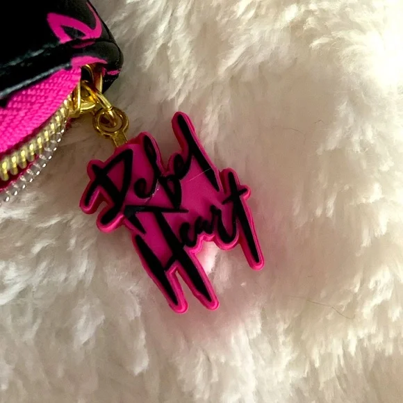 Loungefly Disney Cruella Deville, rebel mini backpack with matching wallet - Picture 7 of 7